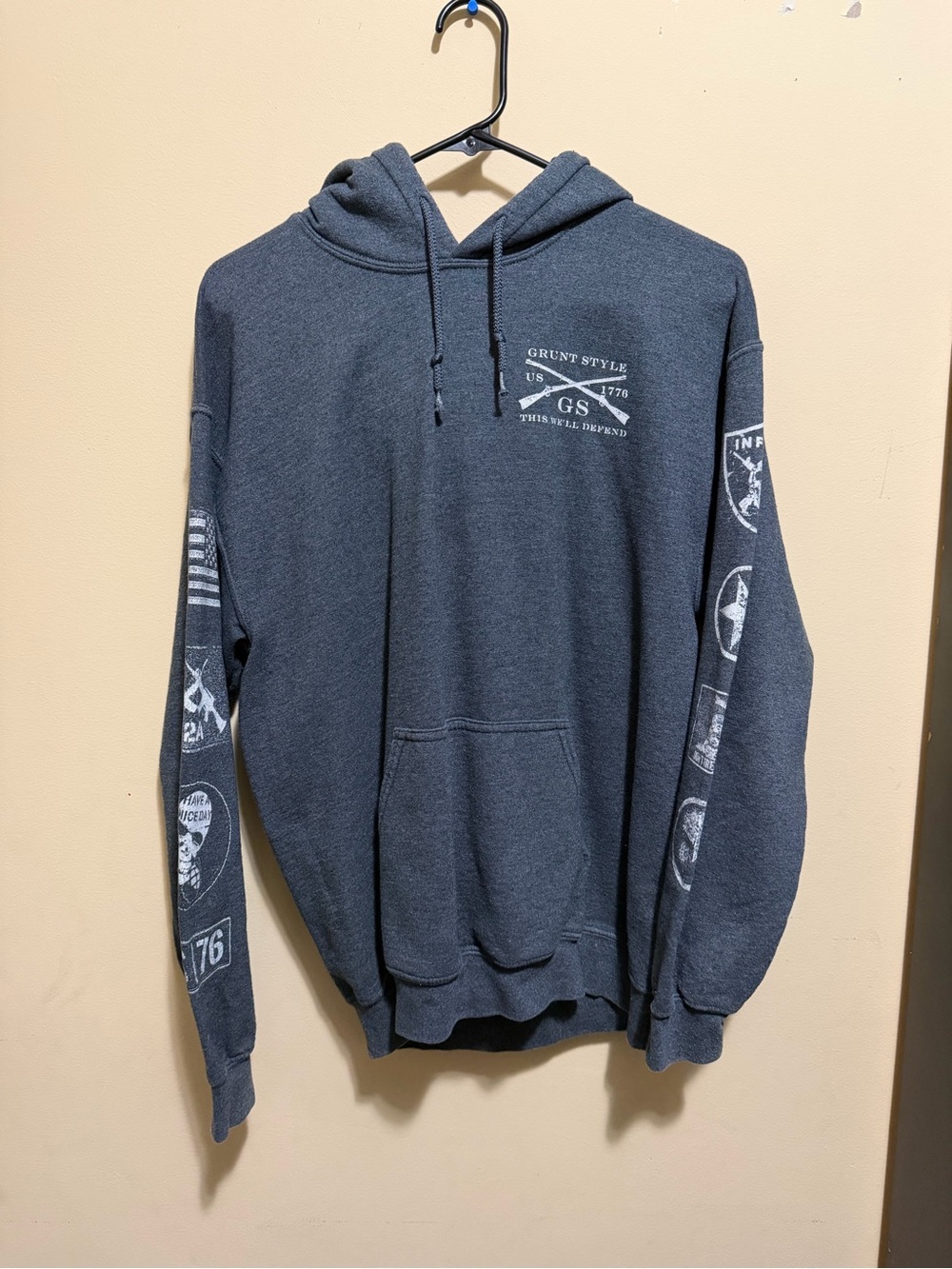 Grunt Style Men's Charcoal Gray Graphic Hoodie with Sleeve Prints